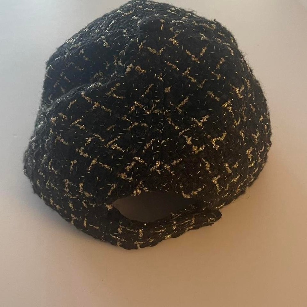 Wonderly tweed cap Black and gold adjustable cap. - Picture 2 of 5